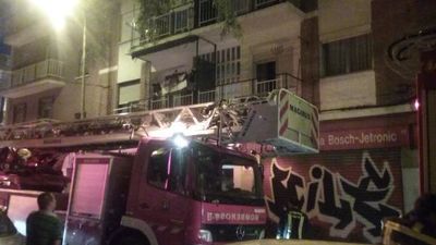 En estado grave un hombre por inhalación de humo en un incendio en Villaverde