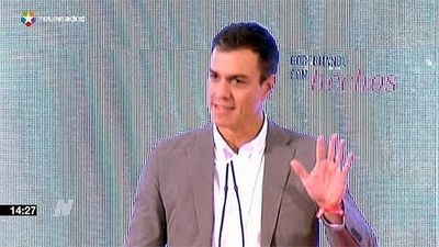 Pedro Sánchez promete recursos municipales suficientes y derogar la ley local