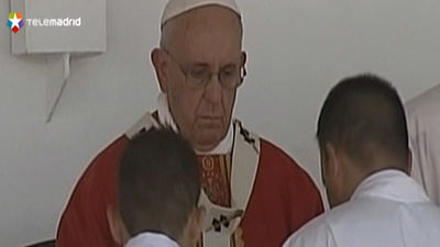 Más de 100.000 personas asisten a la misa presidida por el Papa en Holguín