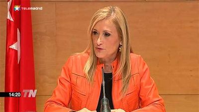 Cifuentes reitera que no legislará en solitario sobre el papel de los expresidentes