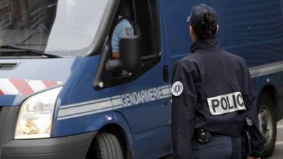 Los etarras detenidos en Francia tenían dos pistolas y abundante material informático