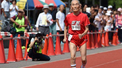 Un japonés de 105 años fija el primer récord de los 100 metros con esta edad