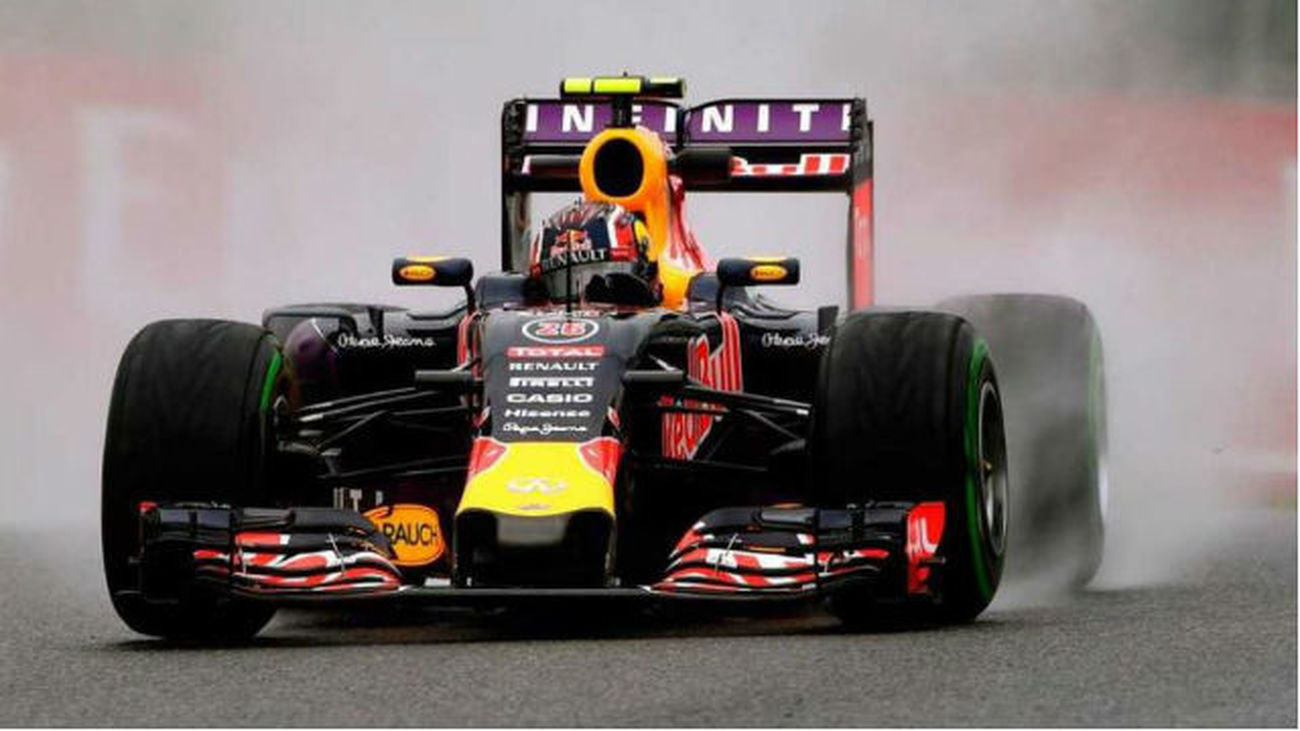 GP Japón: Kvyat, el más rápido en los libres; Sainz, 7º, y Alonso, 17º