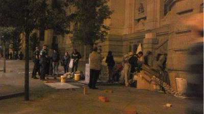 Ayuntamiento y Delegación, a la greña por el desalojo de las dos acampadas de Cibeles