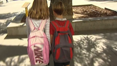 El 20% de escolares madrileños lleva más peso del recomendado en la mochila