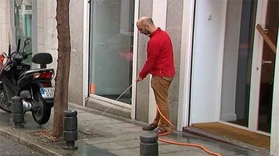 Brigadas vecinales de limpieza toman la inicitiva en Madrid