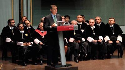 El Rey aboga por educar en valores y por una formación universitaria de calidad
