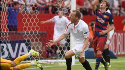 2-1. El Barça pierde gas sin Messi ante un redimido Sevilla