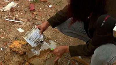 Las pertenencias de los afectados de un derrumbe abandonadas en un solar