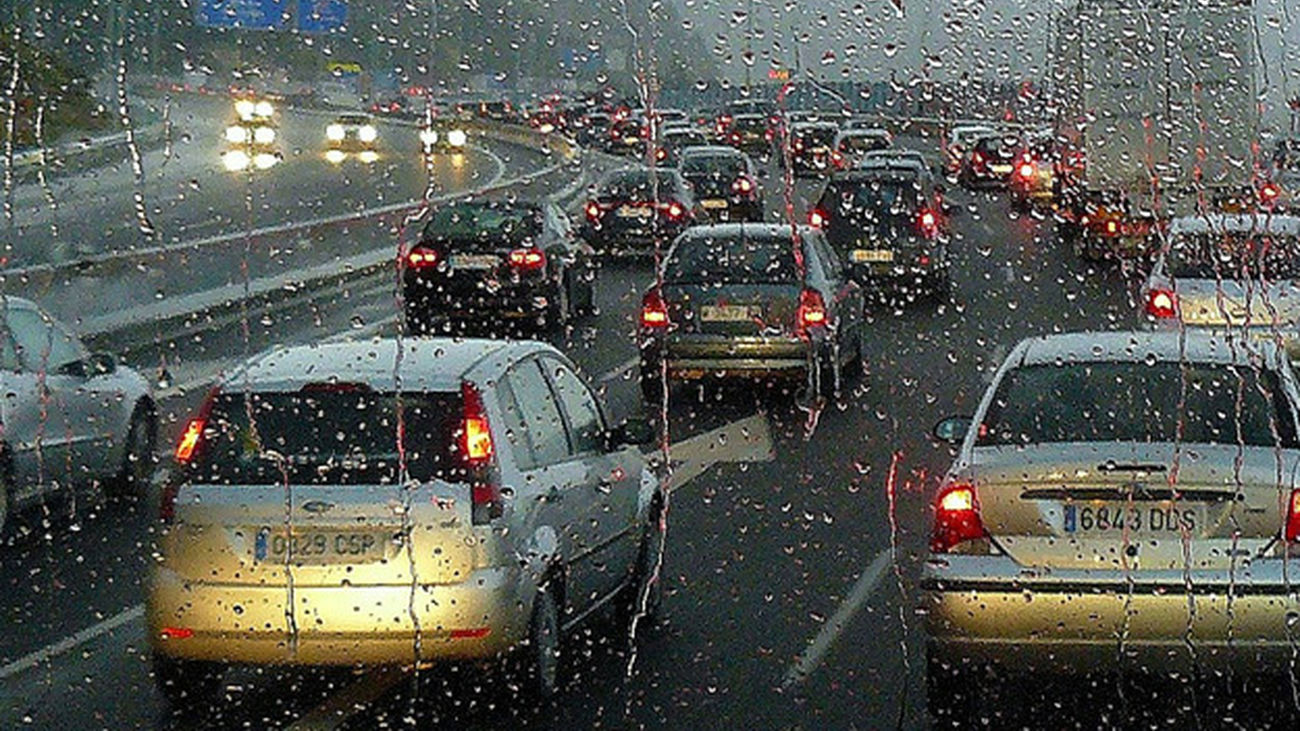 Lluvia en la carretera