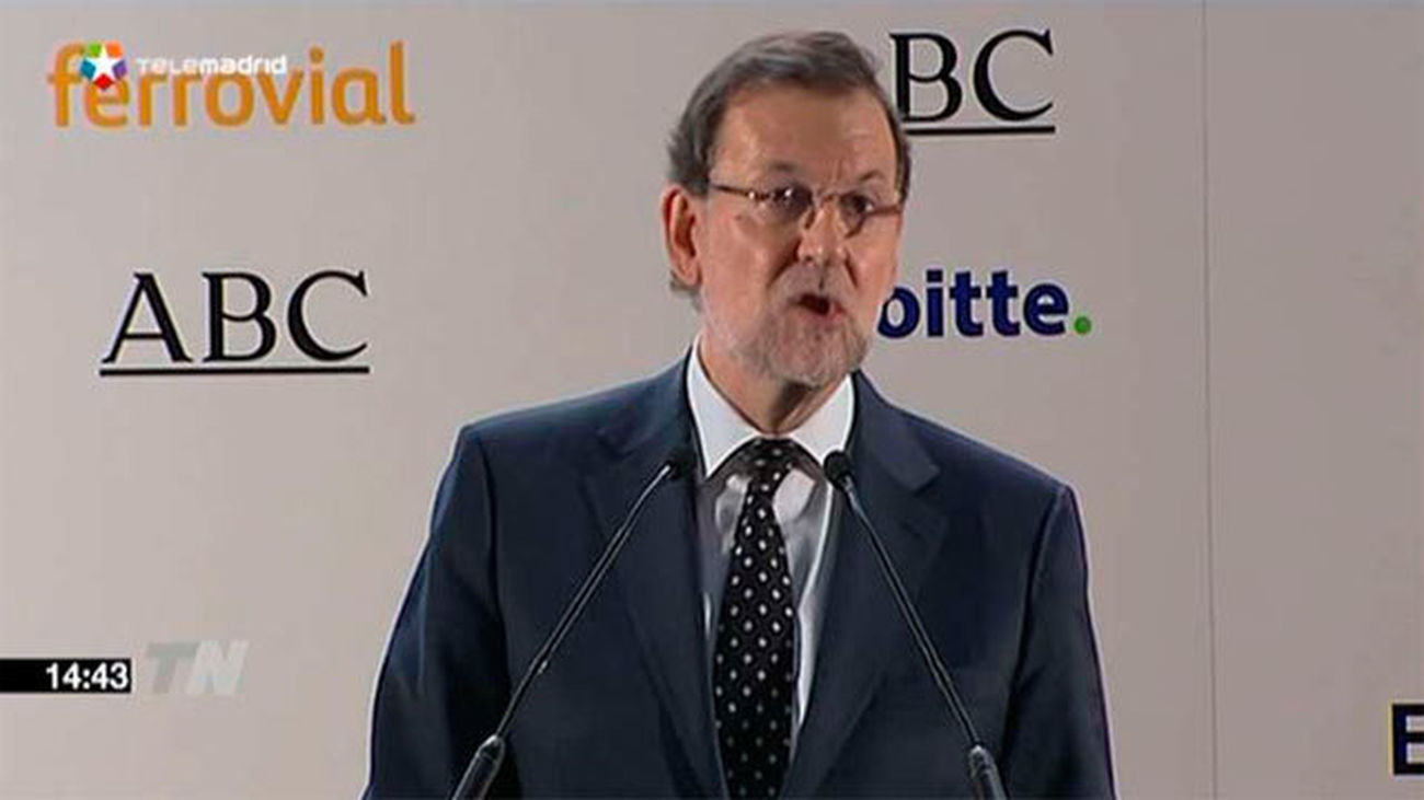Rajoy dice que España debe decidir el 20 de diciembre entre "avanzar o retroceder"