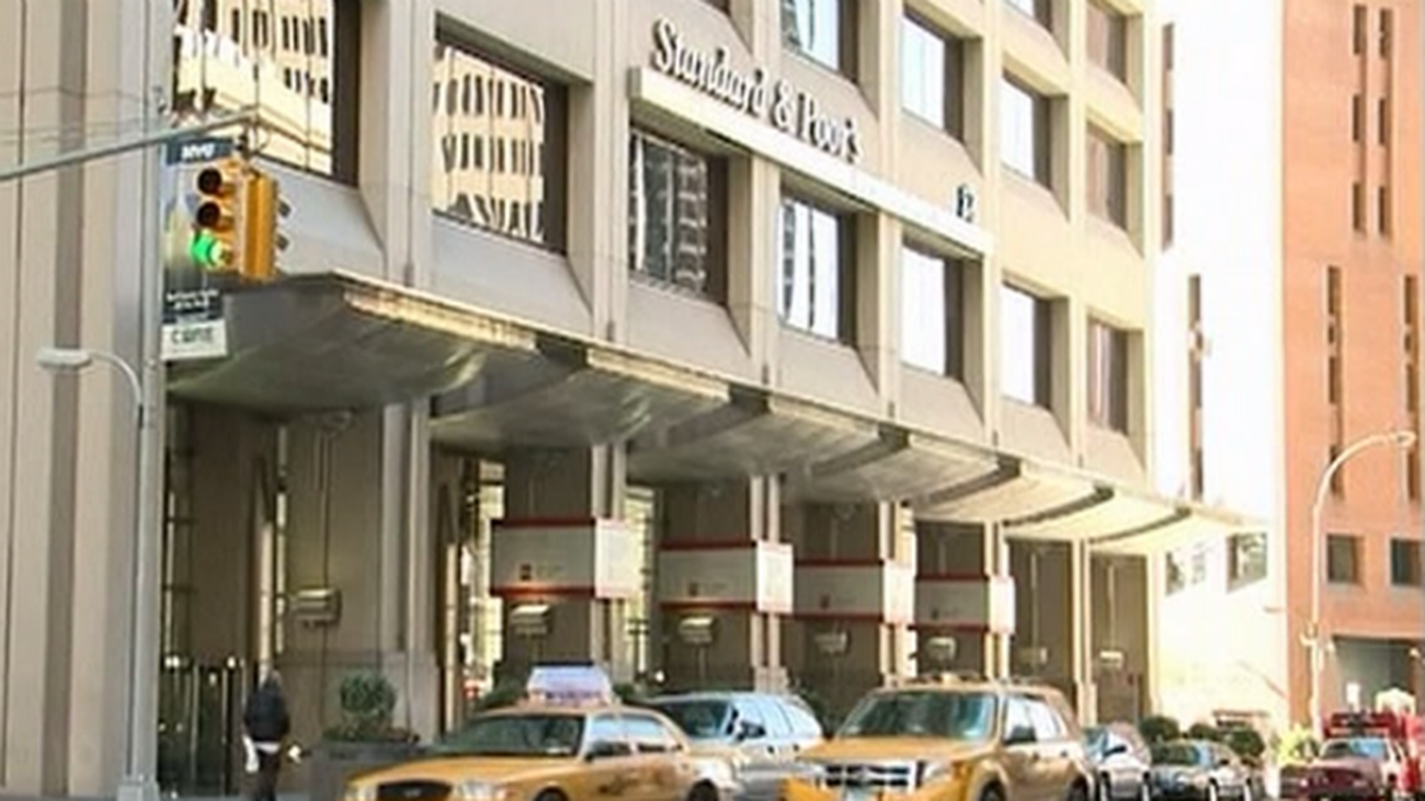 Políticos y expertos alertan del riesgo de romper con las agencias de rating