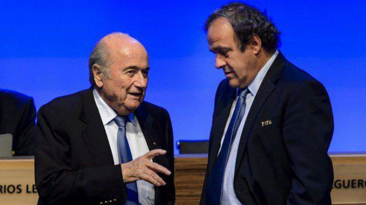 La FIFA suspende tres meses a Blatter y Platini