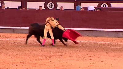 Ni un solo detalle en una triste tarde de novillos chicos y vacíos en Madrid