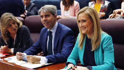 Cifuentes defiende que mayores ingresos permitirán cumplir el déficit en 2016