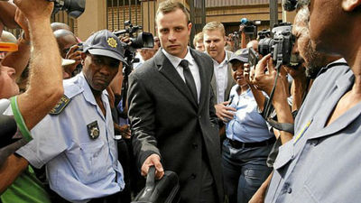 Pistorius sale de prisión y queda bajo arresto domiciliario