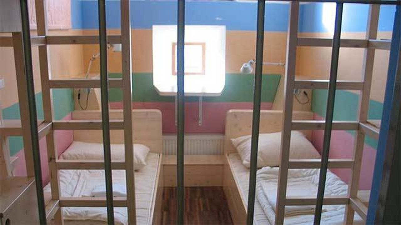 Si quieres dormir en una celda, Hostal Celica