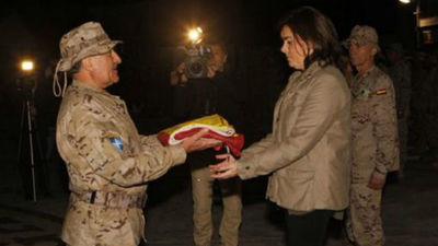 Sáenz de Santamaría preside en Afganistán el acto de despedida de las tropas