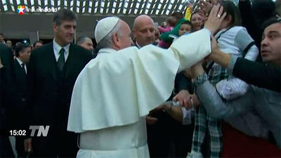 El papa Francisco se reune con 5.000 gitanos y pide erradicar los prejuicios seculares