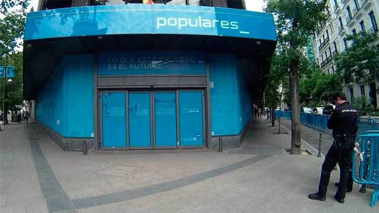 Dos acusados de mandar amenazas de bomba al PP detenidos en prisión