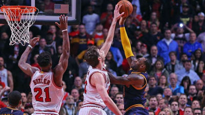 97-95. Bulls ganan a los Cavs gracias a un taponazo de Gasol a LeBron