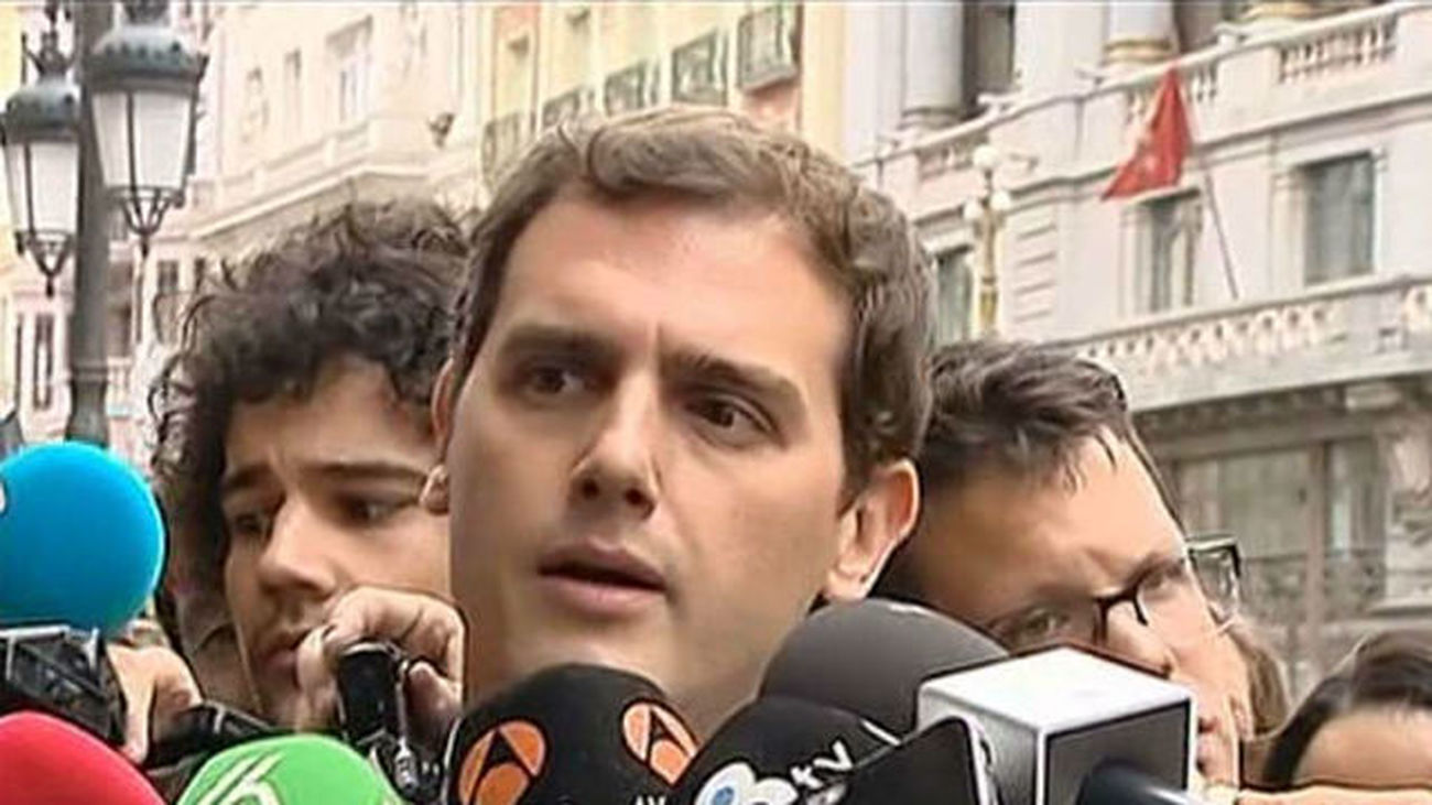 Rajoy se reúne este viernes con Rivera e Iglesias para hablar de Cataluña