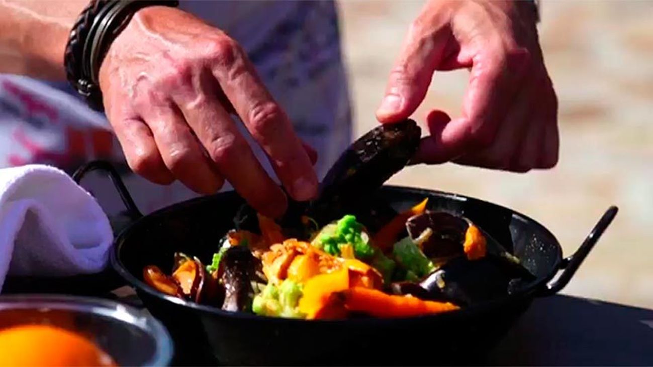 Rebozuelos en escabeche con mejillones y romanesco