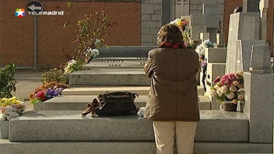 Los cementerios se llenan de madrileños para homenajear a sus seres queridos