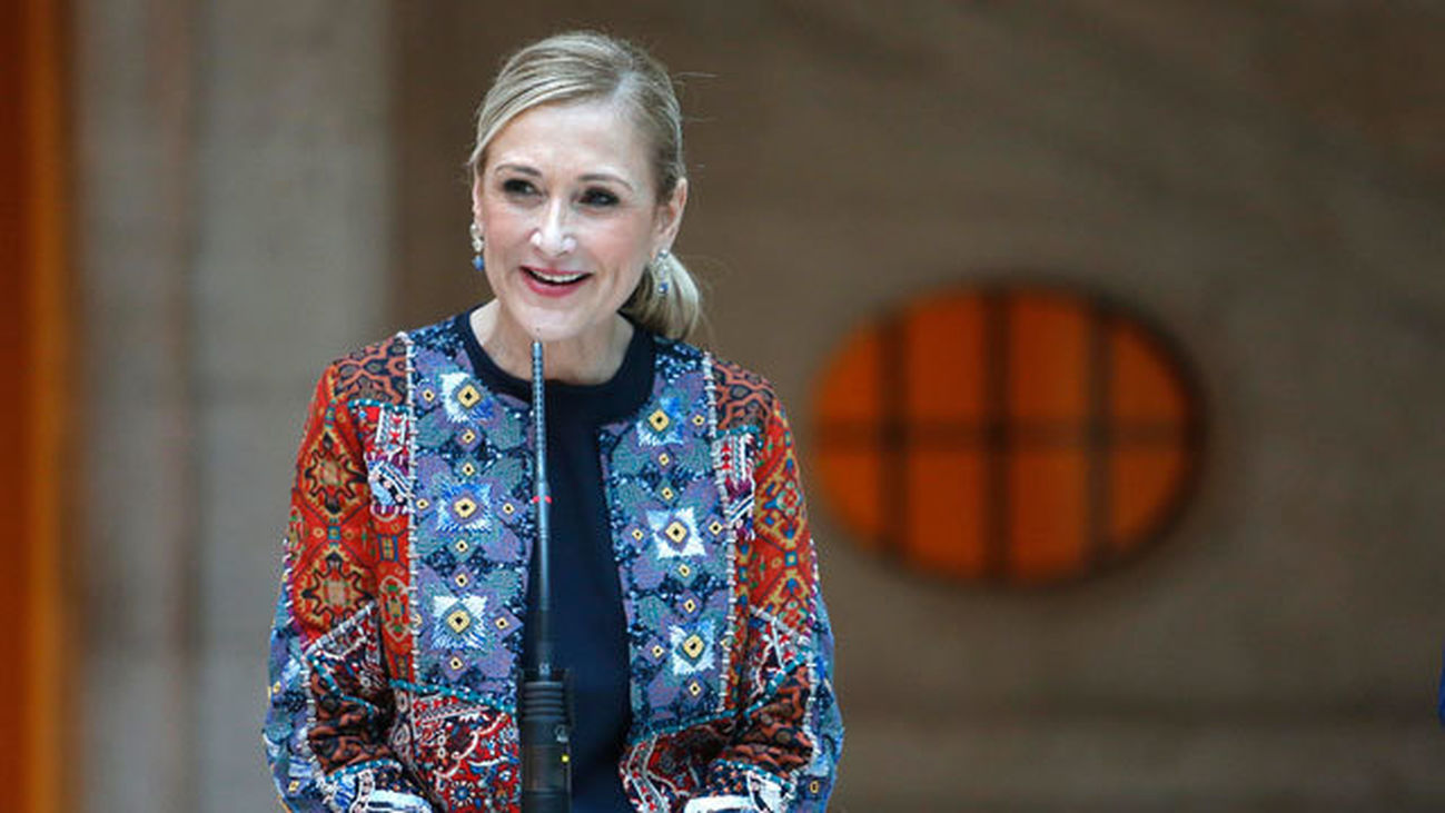 Cifuentes da "todo el apoyo" al Gobierno ante el "atentado a la convivencia"