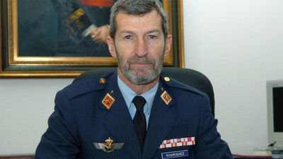 El Gobierno cesa al general Rodríguez (Podemos) por "pérdida de confianza"