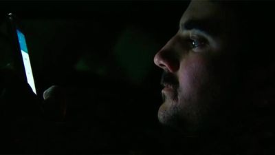 La obsesión por el móvil llega hasta la cama