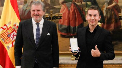 Lorenzo recibe la Medalla de Oro al Mérito Deportivo