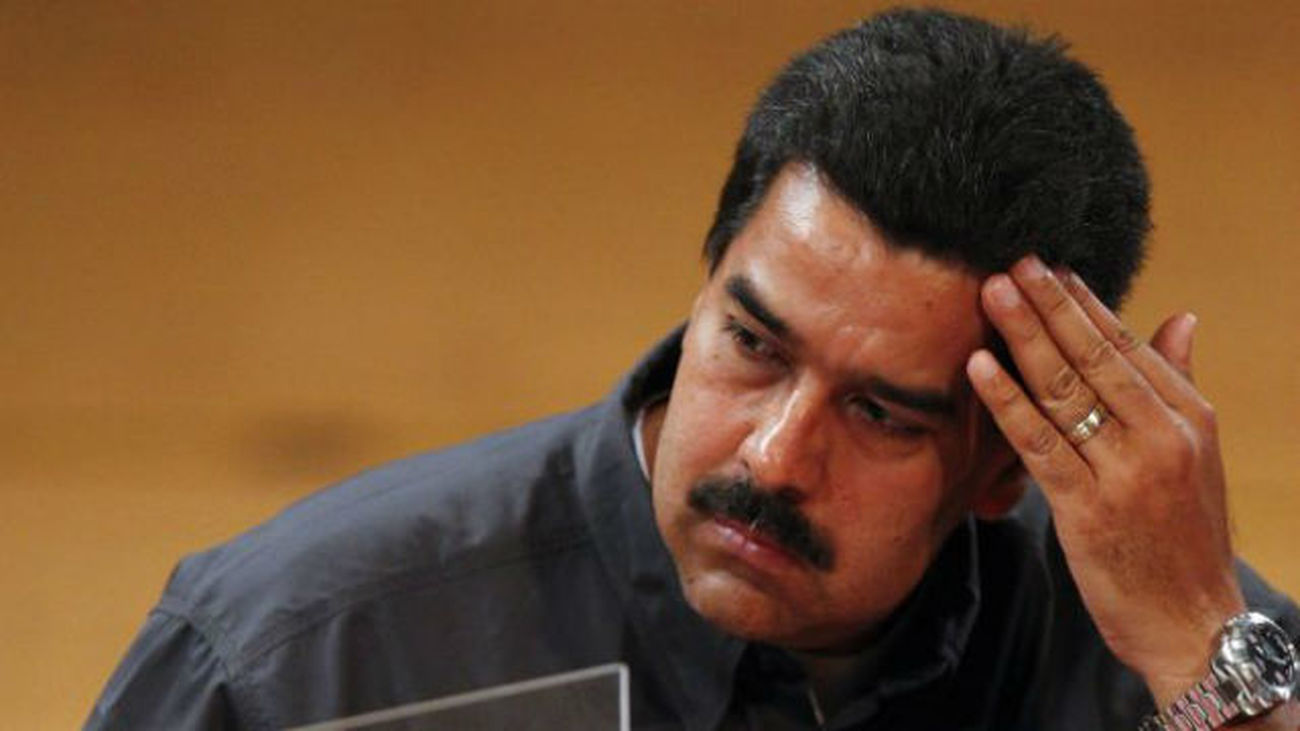 Maduro se prepara para "cualquier escenario" y la oposición insiste en revocarlo