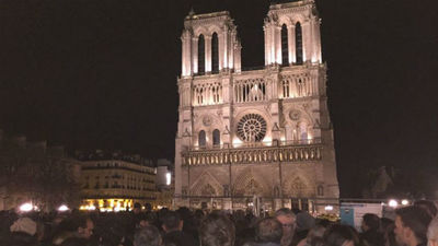 Las campanas de Notre Dame doblan en homenaje a las víctimas del atentado