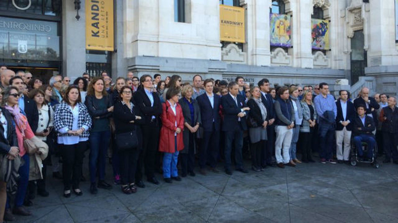 Los municipios de Madrid dicen no al terrorismo y se solidarizan con Francia