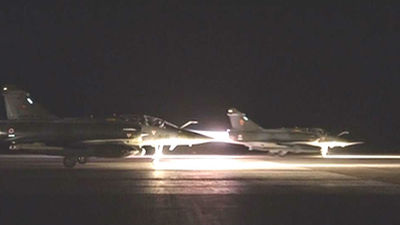 Francia bombardea el Estado Islámico en Siria, donde se planificaron los atentados