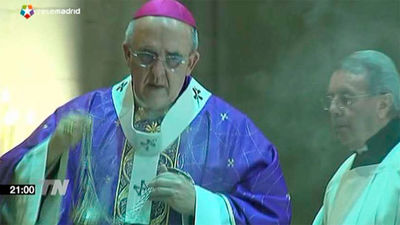 La Almudena acoge una misa por las víctimas del atentado de París