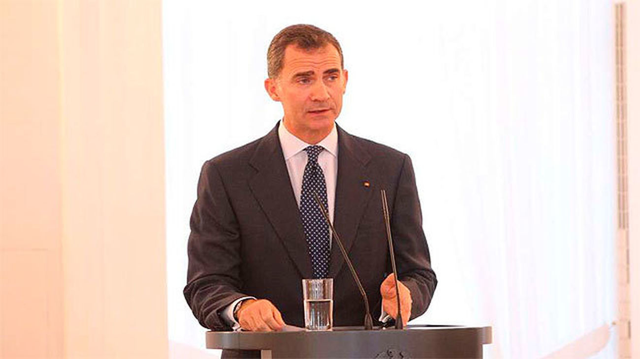 Felipe VI ensalza la "unión nacional" demostrada por Francia