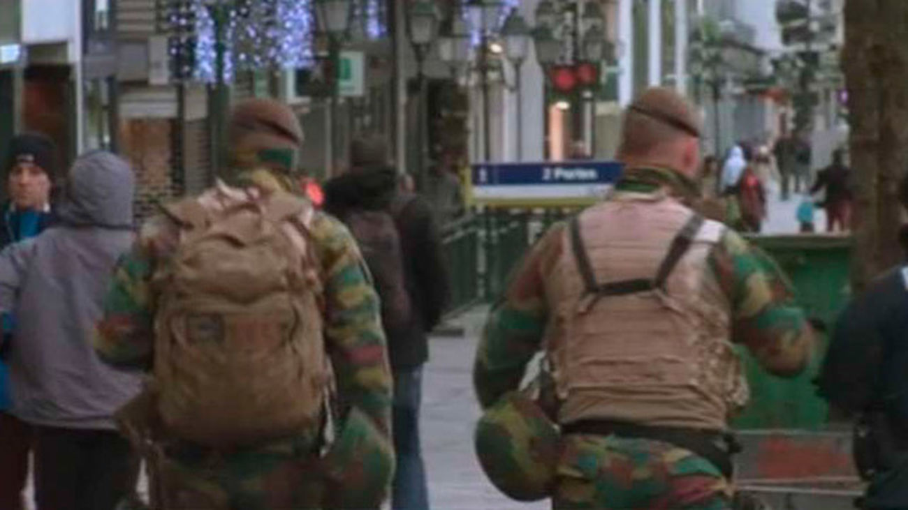 Buscan en Bruselas a dos presuntos terroristas y temen que uno lleve explosivos