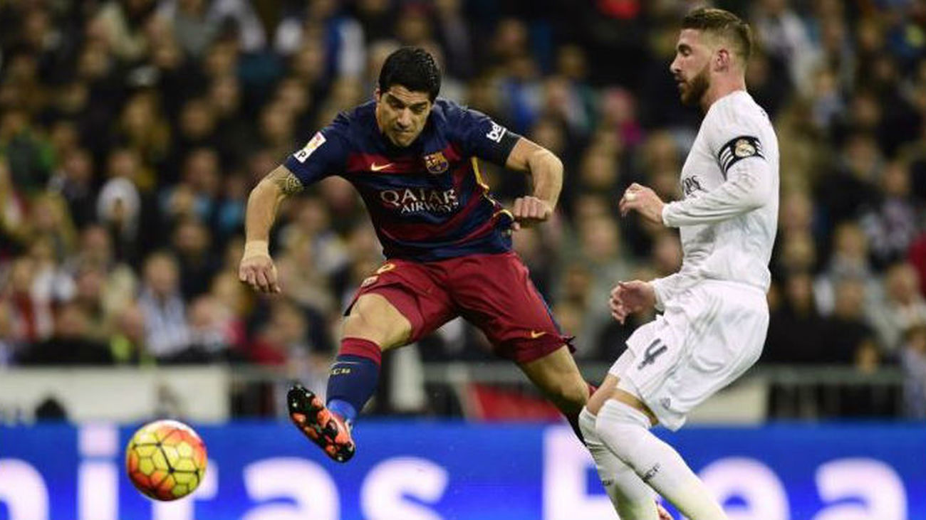 0-4. El Barça golea al Real Madrid y saca los pañuelos del Bernabéu
