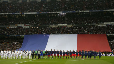 El Bernabéu rinde homenaje a las víctimas de los atentados de París