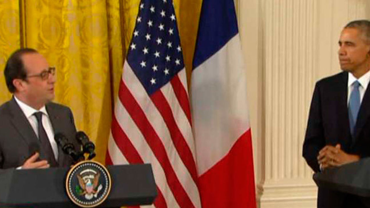 Obama y Hollande acuerdan intensificar los ataques contra el Daesh en Siria