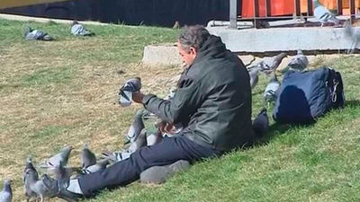 Así está la Plaza España de Madrid: Suciedad, mendigos y botellones