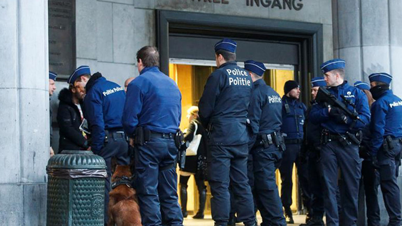 Bélgica inculpa a una sexta persona por terrorismo tras atentados de París