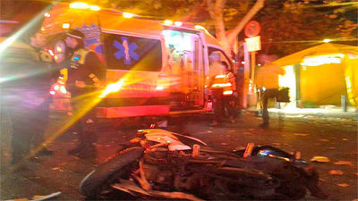 Herida grave una mujer de 29 años al chocar una moto y un coche en Castellana