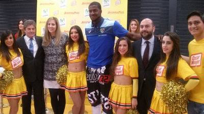 Estudiantes presenta a Tony Mitchell