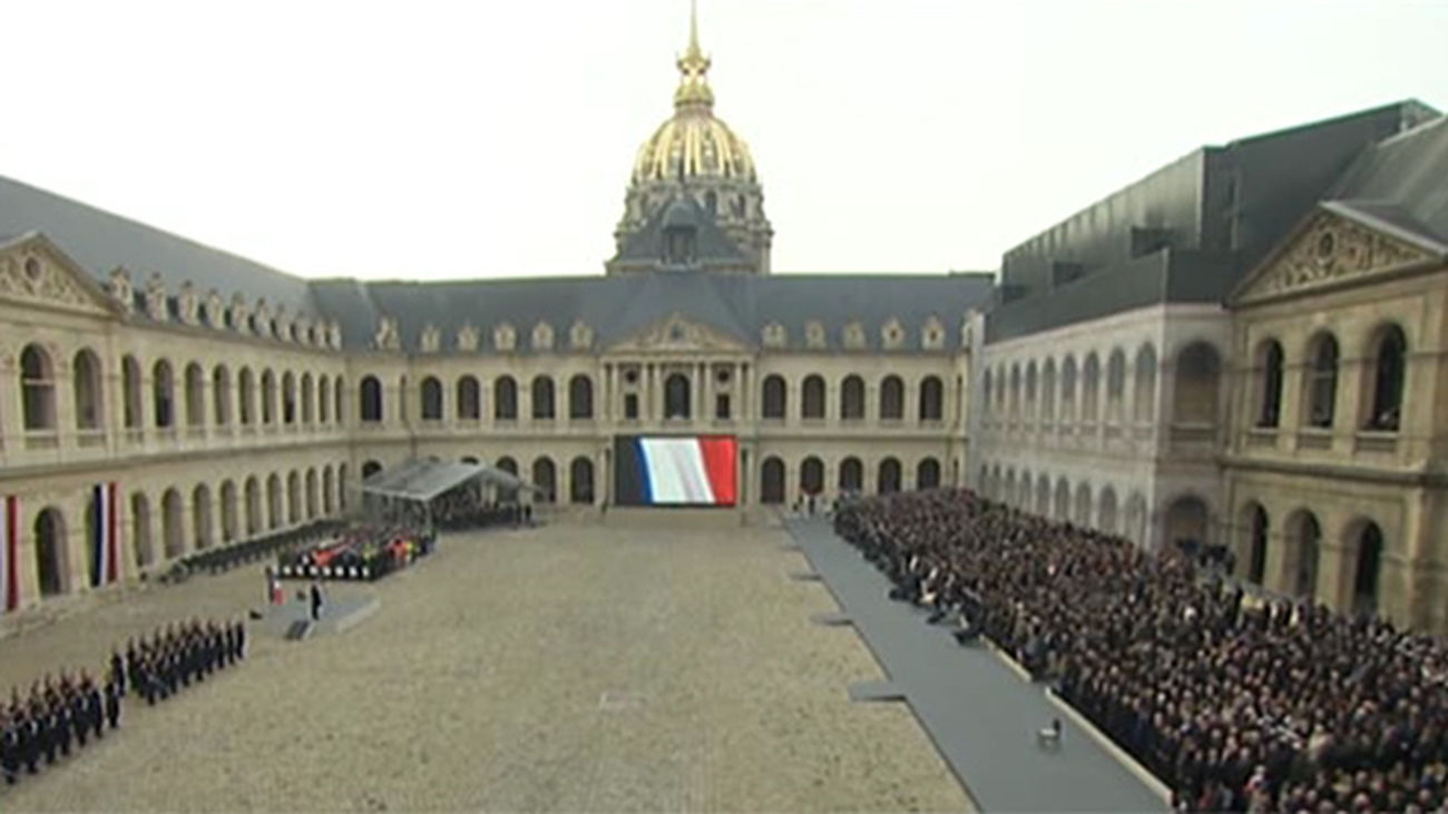 Hollande: Francia "hará lo posible para destruir" al ejército de fanáticos