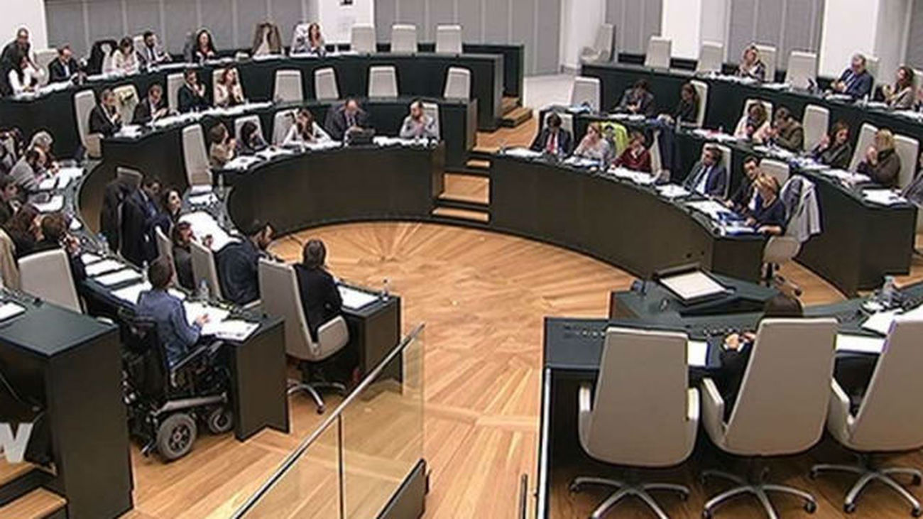 El pleno pide a la Comunidad más dinero para la EMT