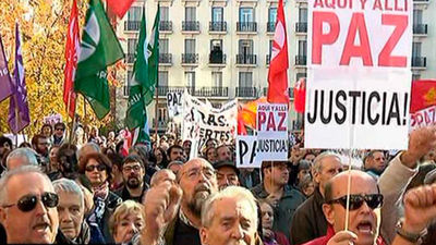 Promotores de 'No en nuestro nombre' se manifiestan contra la guerra en más de 20 ciudades