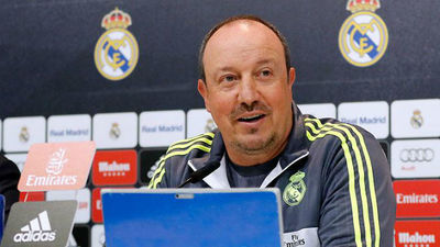 Benítez ve centrado a Benzema y está "encantado" con James